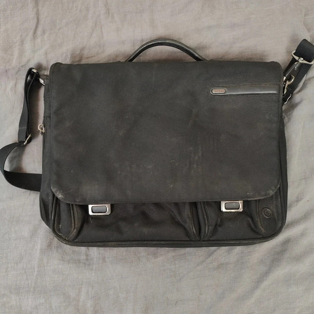 Tumi Alpha Messenger Bag Mens Large Black Ballistic Nylon Briefcase‎ Business